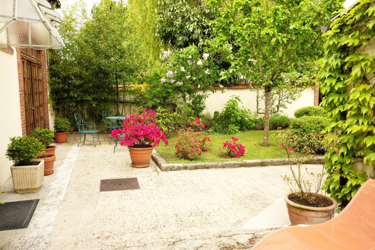 Les Crepinieres Bed & Breakfast Chartres Bagian luar foto